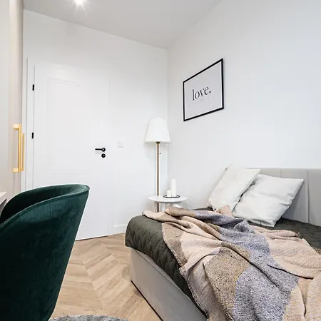 2homerent Garbary 5 Apartment